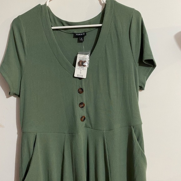 Torrid size 0 (12) NWT olive green dress w/pockets - Picture 2 of 4